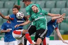 熊猫直播官网进入-里尔迎欧联关键赛，冲刺阶段战术微调，气氛紧张，身体对抗强度拉满