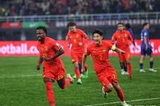 熊猫体育官网首页-莫兰德对阿不都犯规吃到季后赛第3次违体