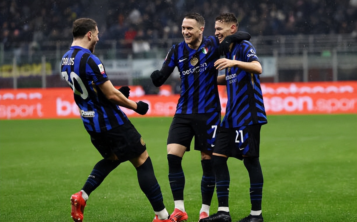 风云突变！AC米兰集结日内部沟通，社区盾版图或变，震撼外界，更衣室氛围转暖