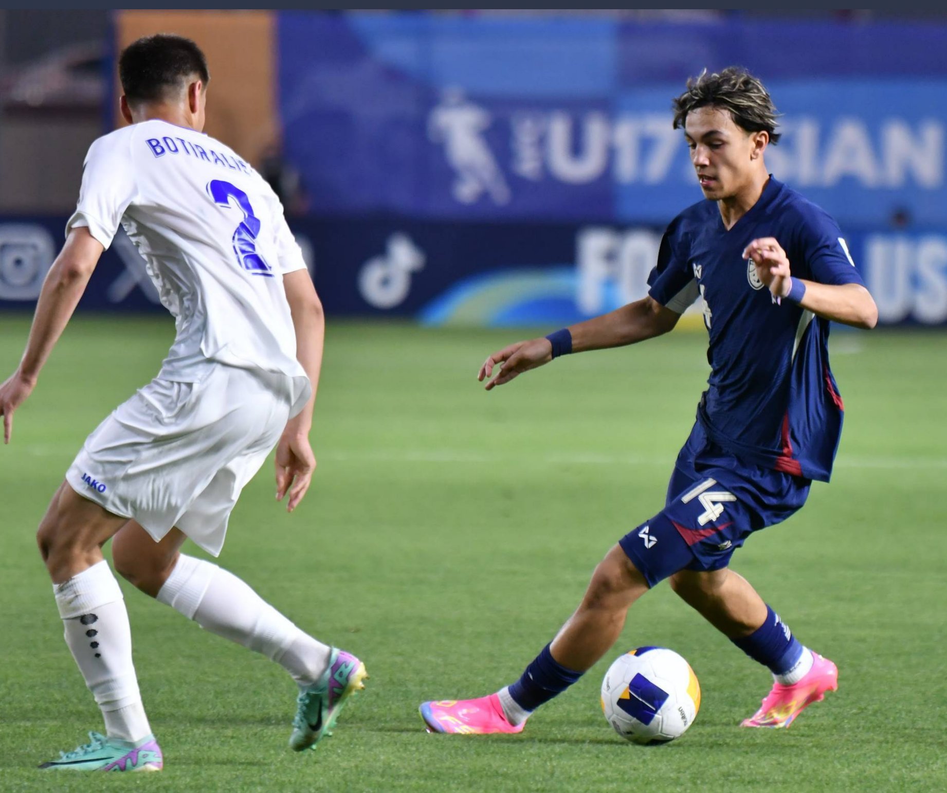 里程碑夜！费耶诺德防线松动，欧超杯今晨刷纪录，震撼外界，年轻球员得到机会