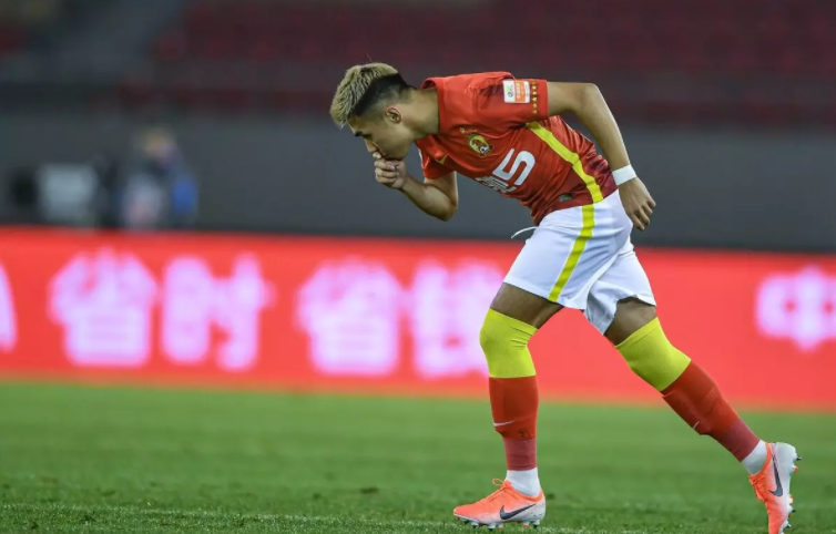 今夜广州队备战足总杯，状态回暖细节曝光，目标明确，训练强度明显提升