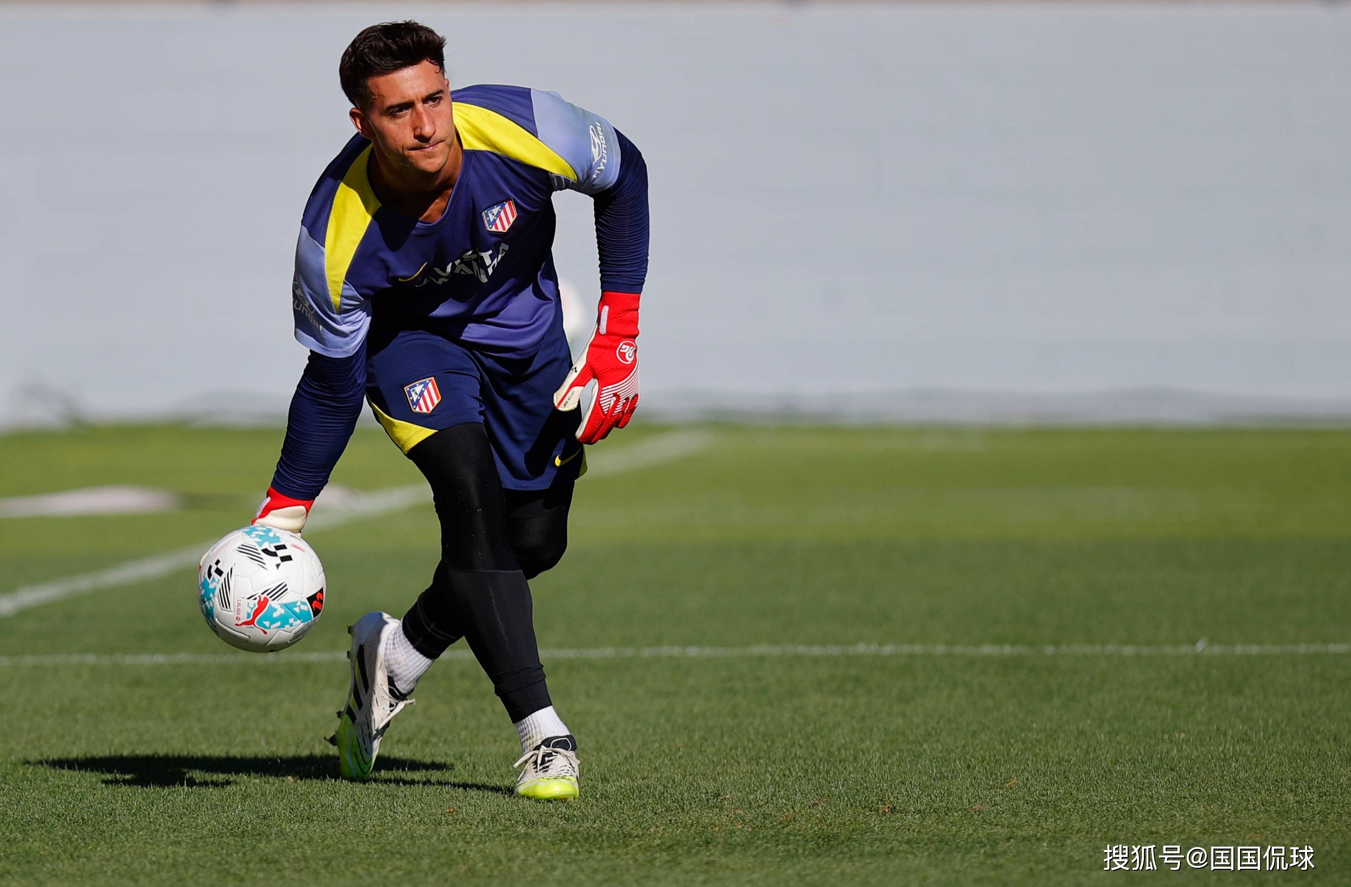 国际比赛日比利亚雷亚尔调整名单以备足总杯，战术微调环节打磨，更衣室稳定，训练强度明显提升